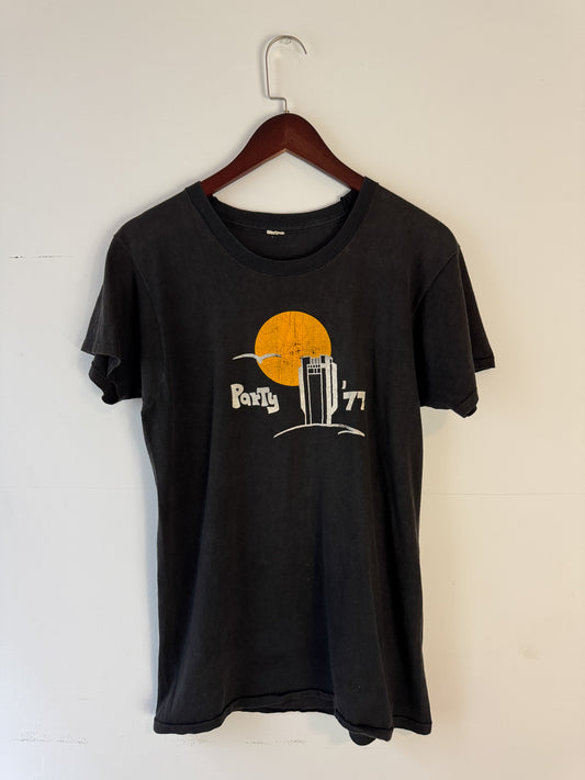 1977 Hofstra Spring Break Black Tee (S/M)