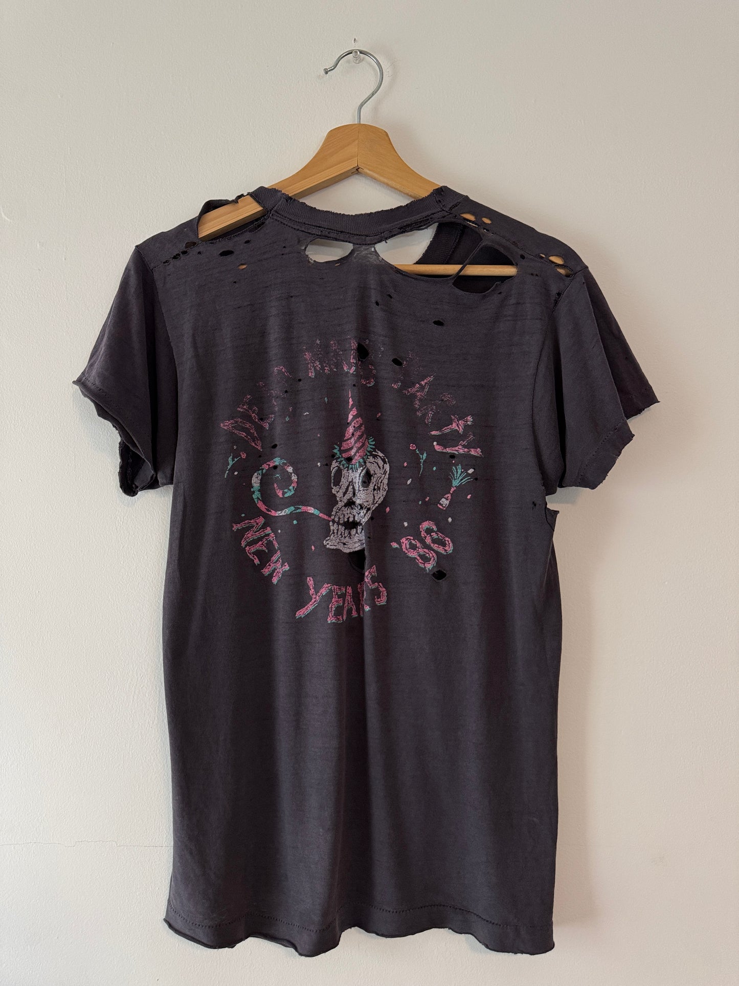1986 Thrashed Oingo Boingo New Years Eve Tee