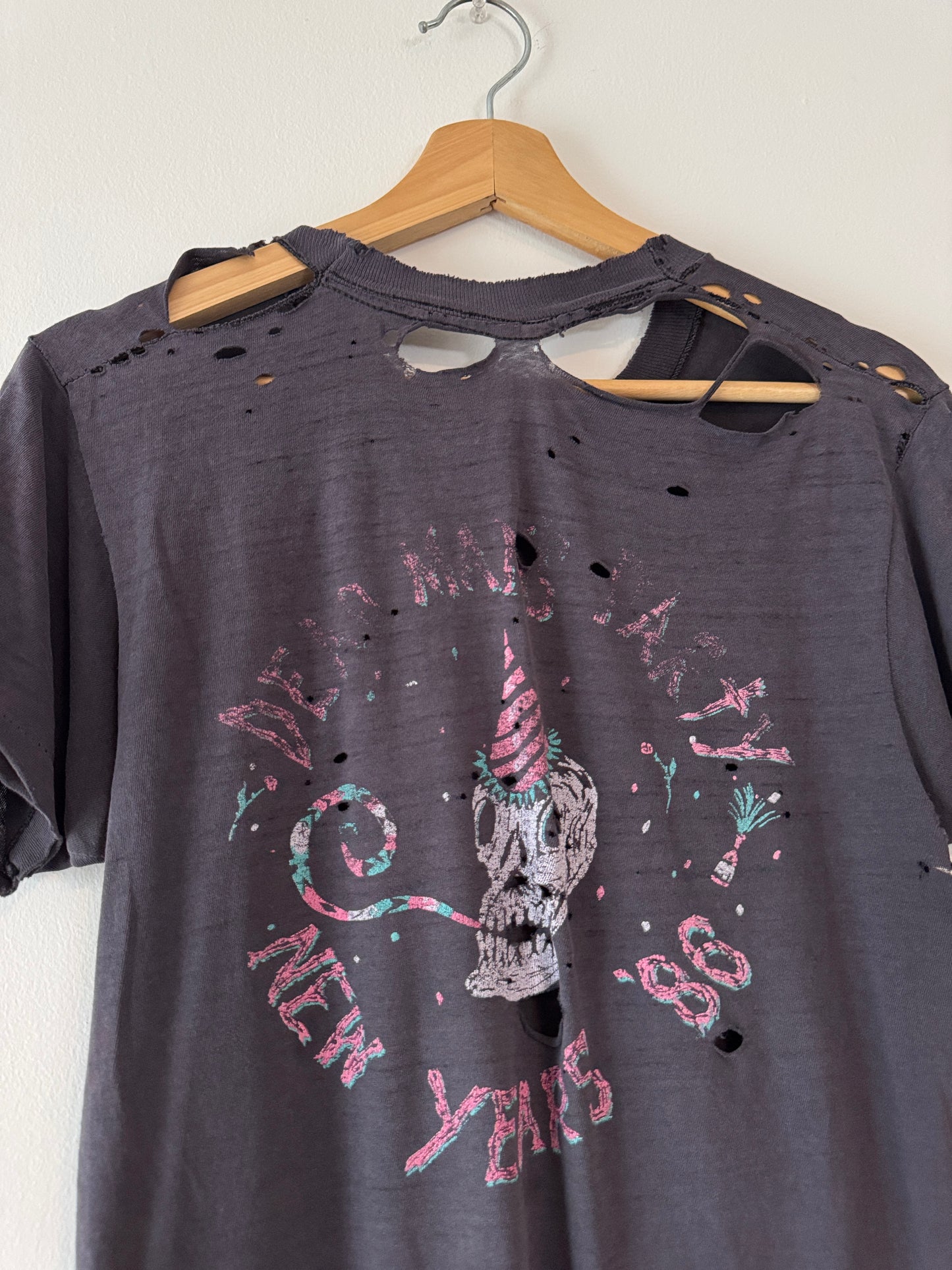 1986 Thrashed Oingo Boingo New Years Eve Tee